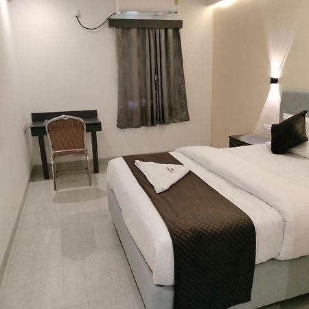 Hotel Paramount Visakhapatnam Exteriör bild