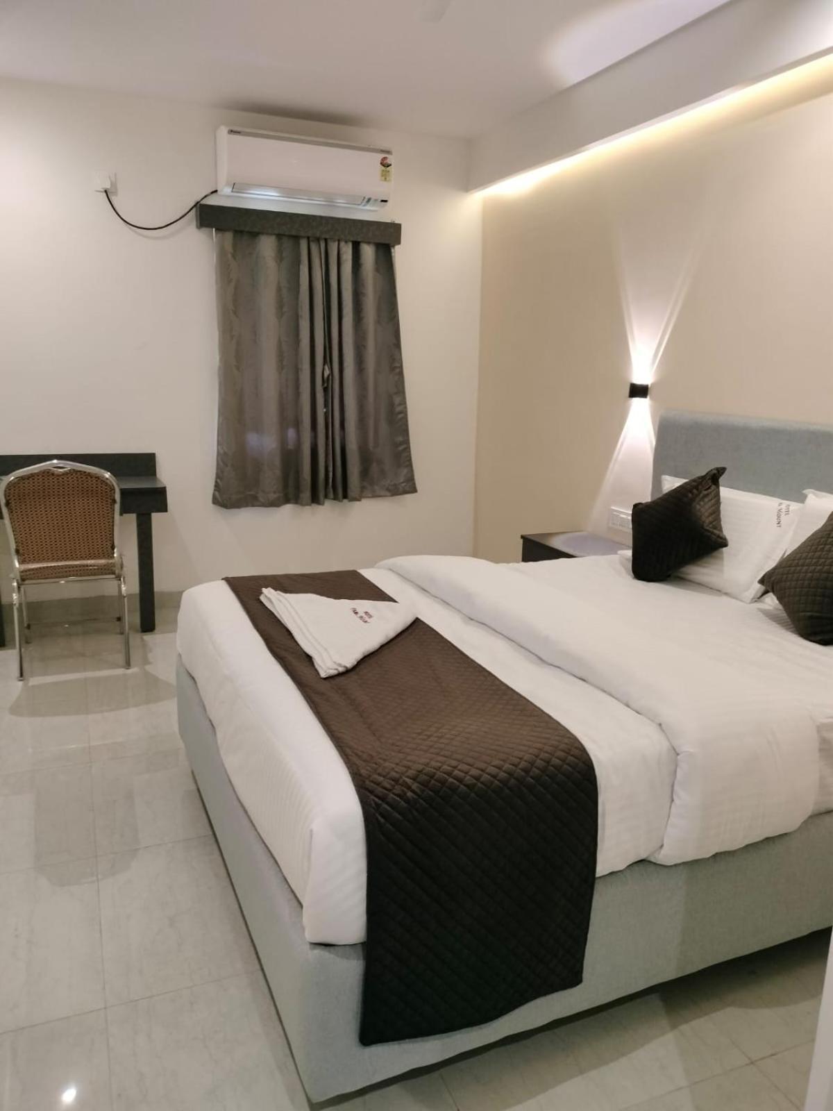 Hotel Paramount Visakhapatnam Exteriör bild