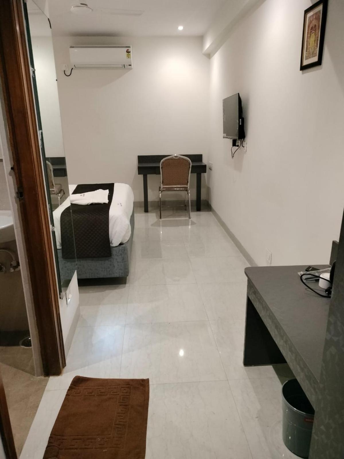 Hotel Paramount Visakhapatnam Exteriör bild