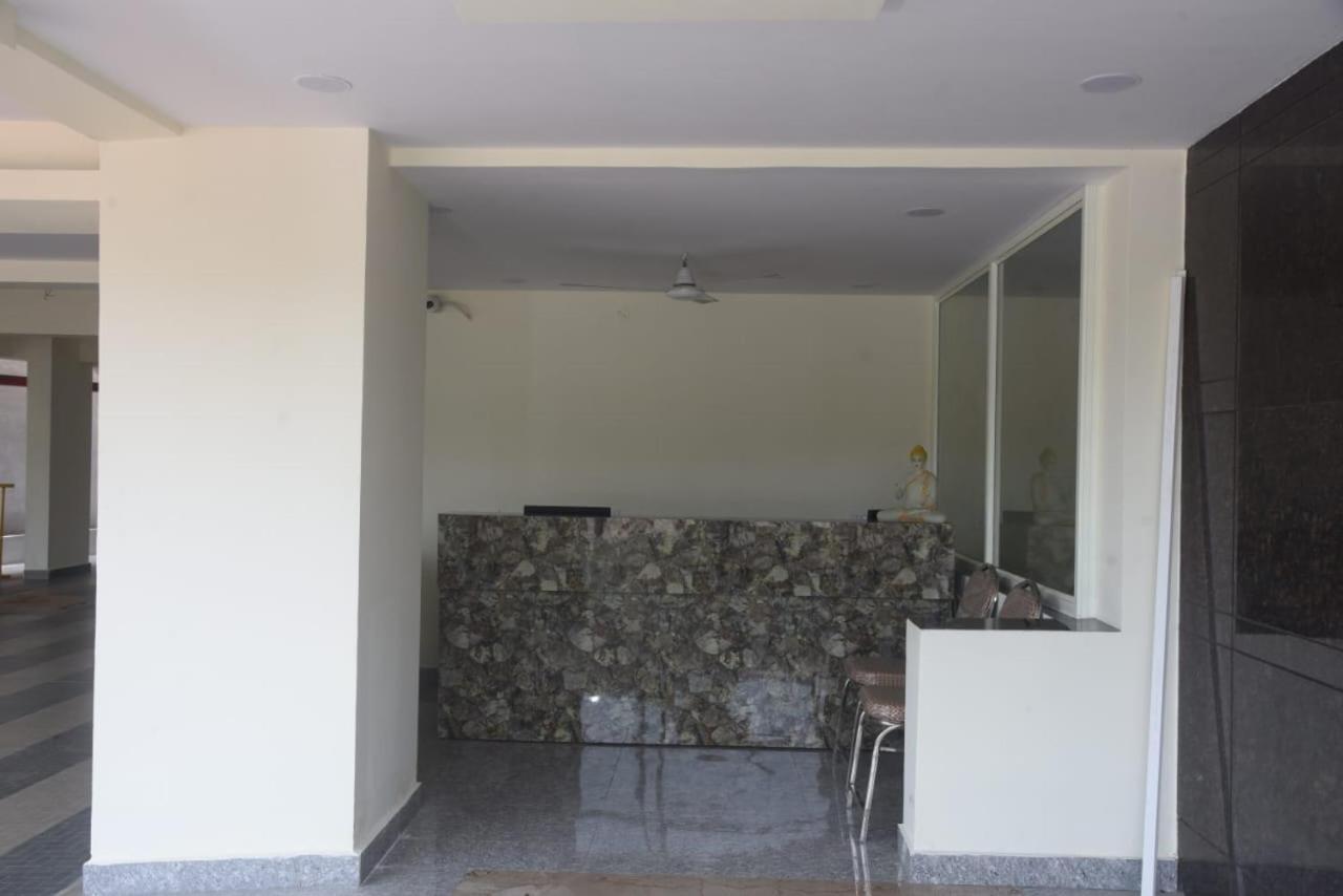 Hotel Paramount Visakhapatnam Exteriör bild